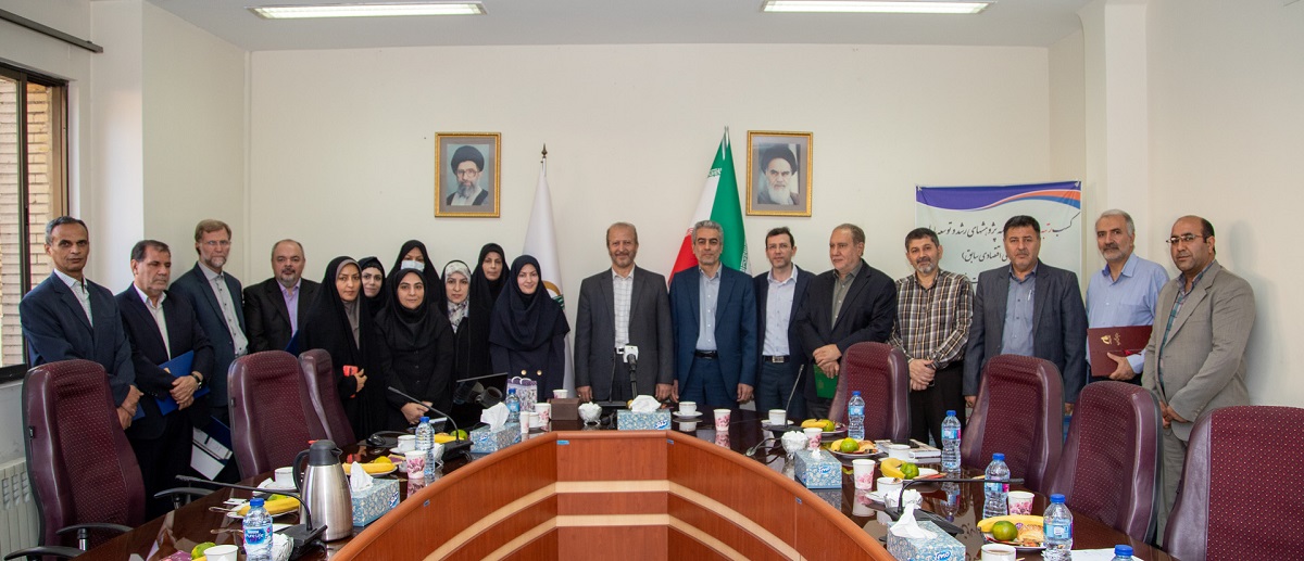 مراسم تقدیر از دست اندرکاران فصلنامه پژوهشکده اقتصاد با حضور رییس دانشگاه