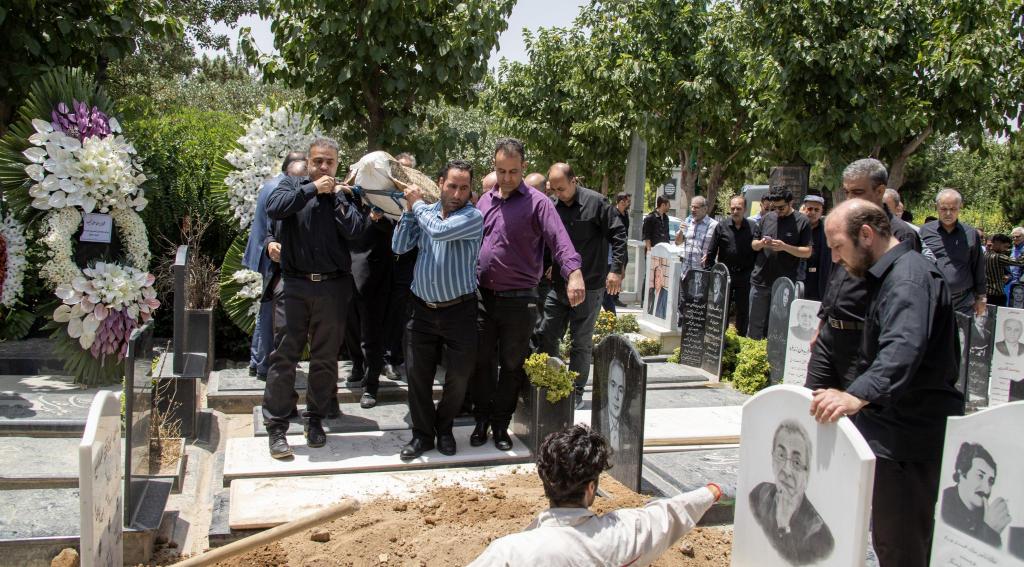 مراسم تشییع و‌ خاکسپاری پیکر دکتر ملک فر رییس دانشکده علوم پایه برگزار شد