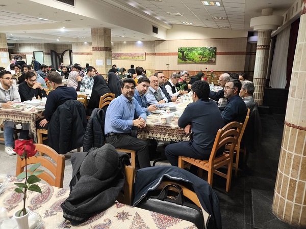 برگزاری مراسم افطاری ساده در دانشکده مهندسی مکانیک 