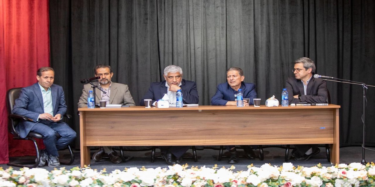 دیدار و گفتگوی هیات رئیسه دانشگاه با جمعی از دانشجویان دانشکده کشاورزی 